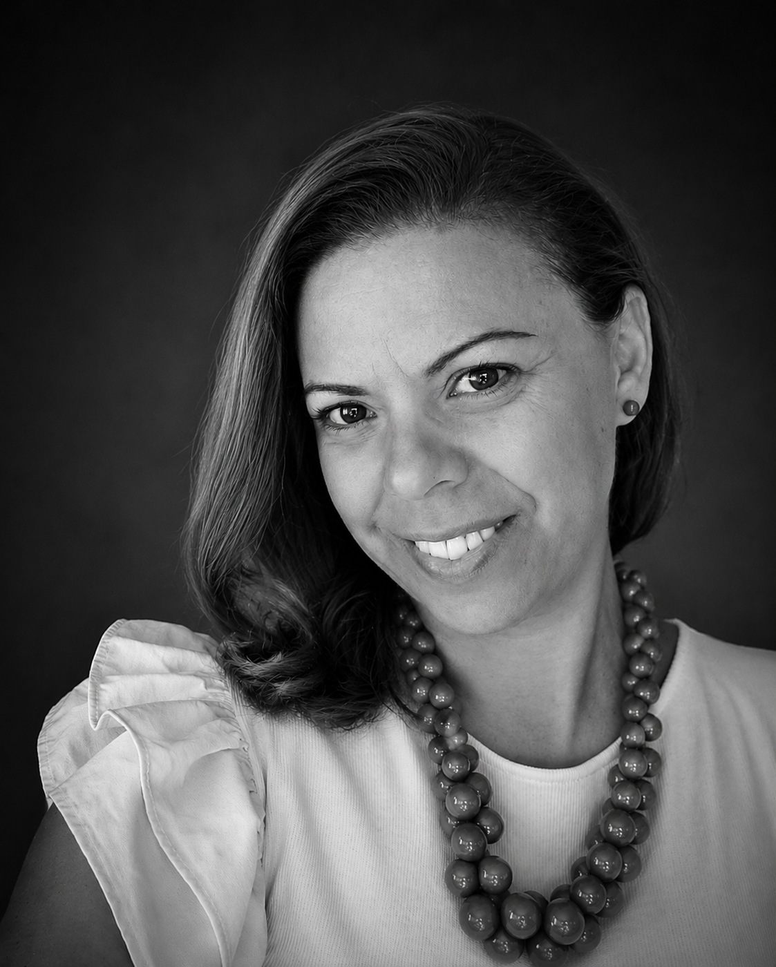Porträt von Vanessa Hernández, Innenarchitektin und Gründerin von Coconut Interior Design
